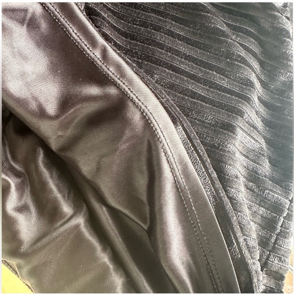 Three BCBGeneration Mini Skirts in size S - Picture 4 of 12